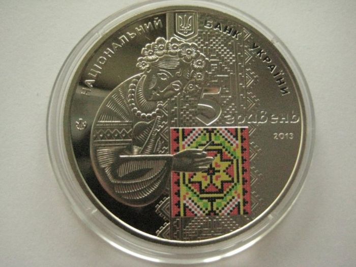 Монета Українська вишиванка 5 грн